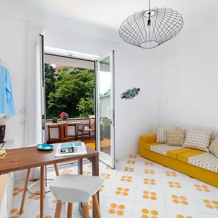 Estate4home - Niko's Apartment