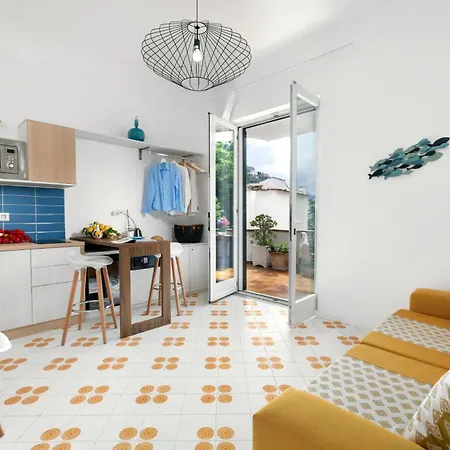 Estate4home - Niko's Apartment *